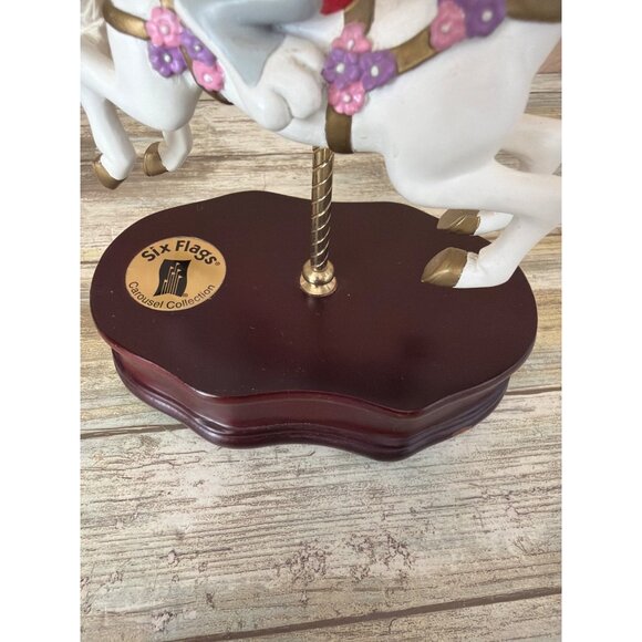 Six Flags Bugs Bunny Carousel Music Box Figurine Plays Carousel Waltz 1997 - Picture 17 of 17